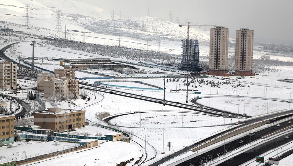 در اغوش دریاچه تهران ۴۰ متر نیمه دولتی