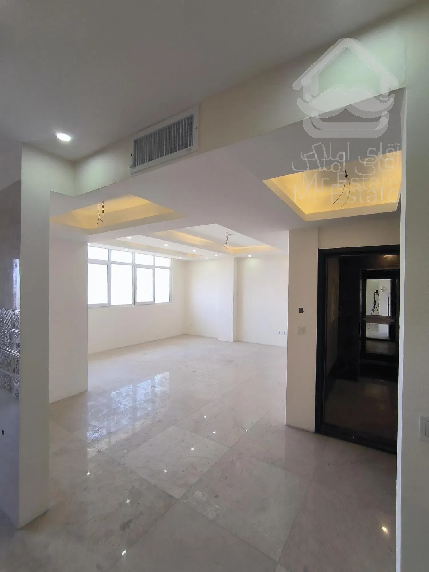 فروش آپارتمان ۱۴۶ متری کلید نخورده / تک واحدی/ دو پارکینگ سندی / شمالی