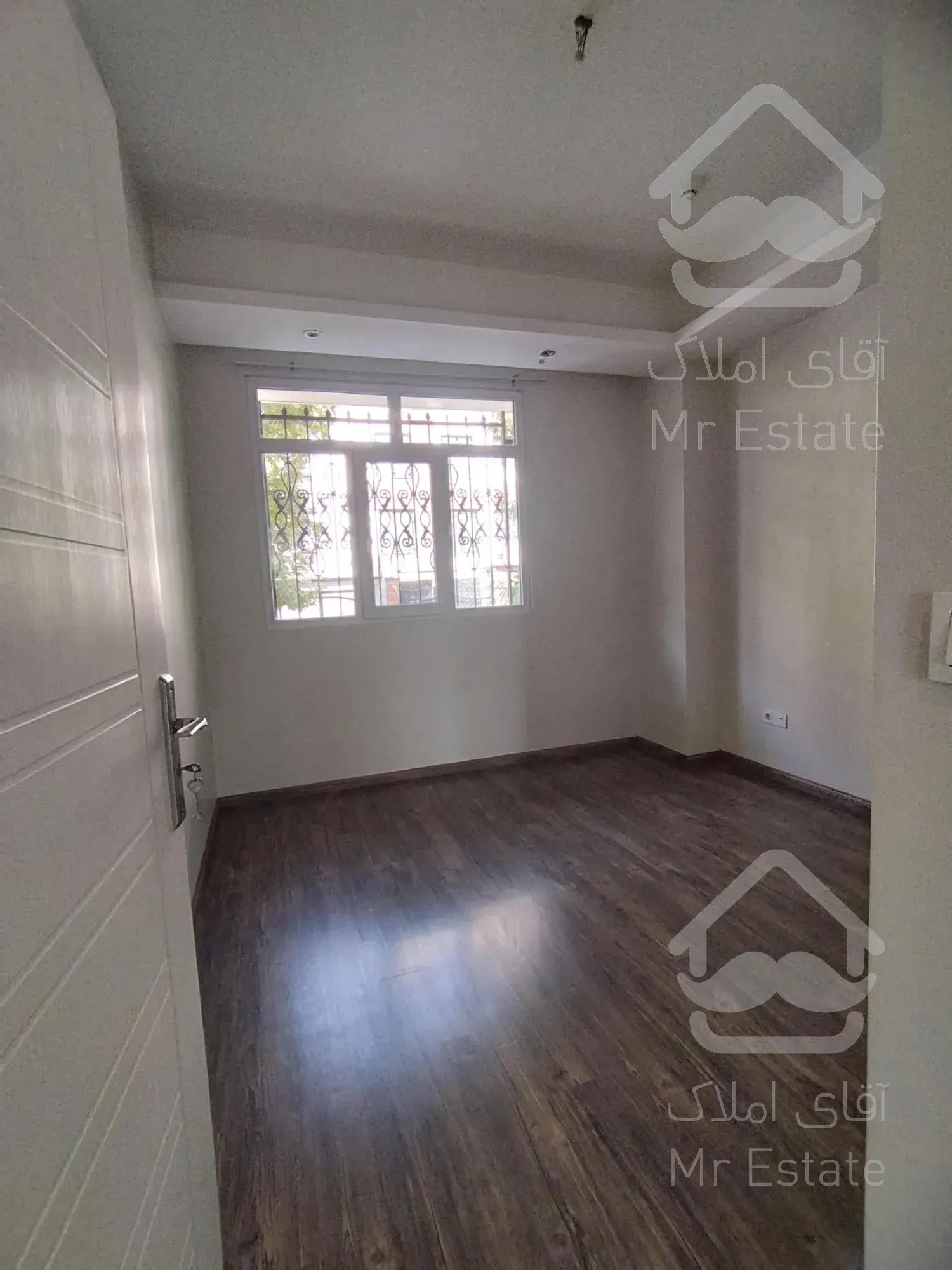 ۳ خواب رو به آفتاب کم واحد استخر فعال