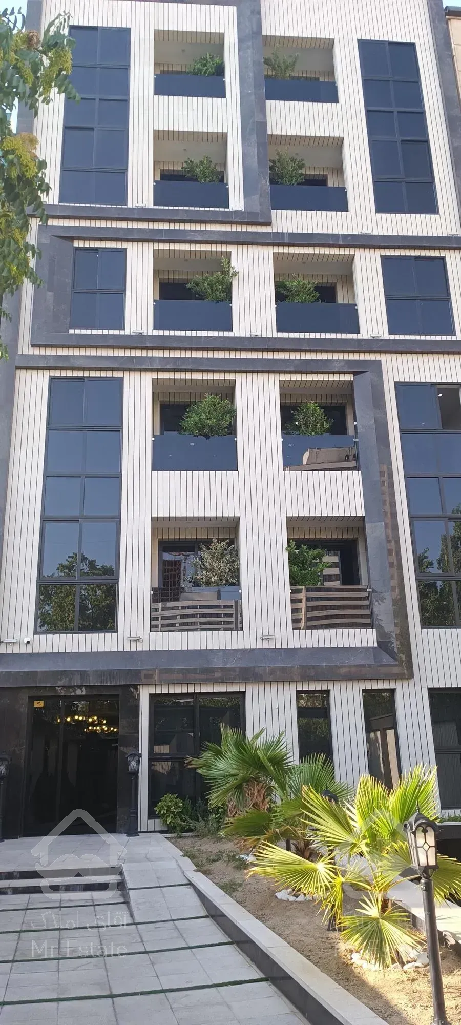 موقعیت اداری ۱۳۰ متر ۲ پارکینگ