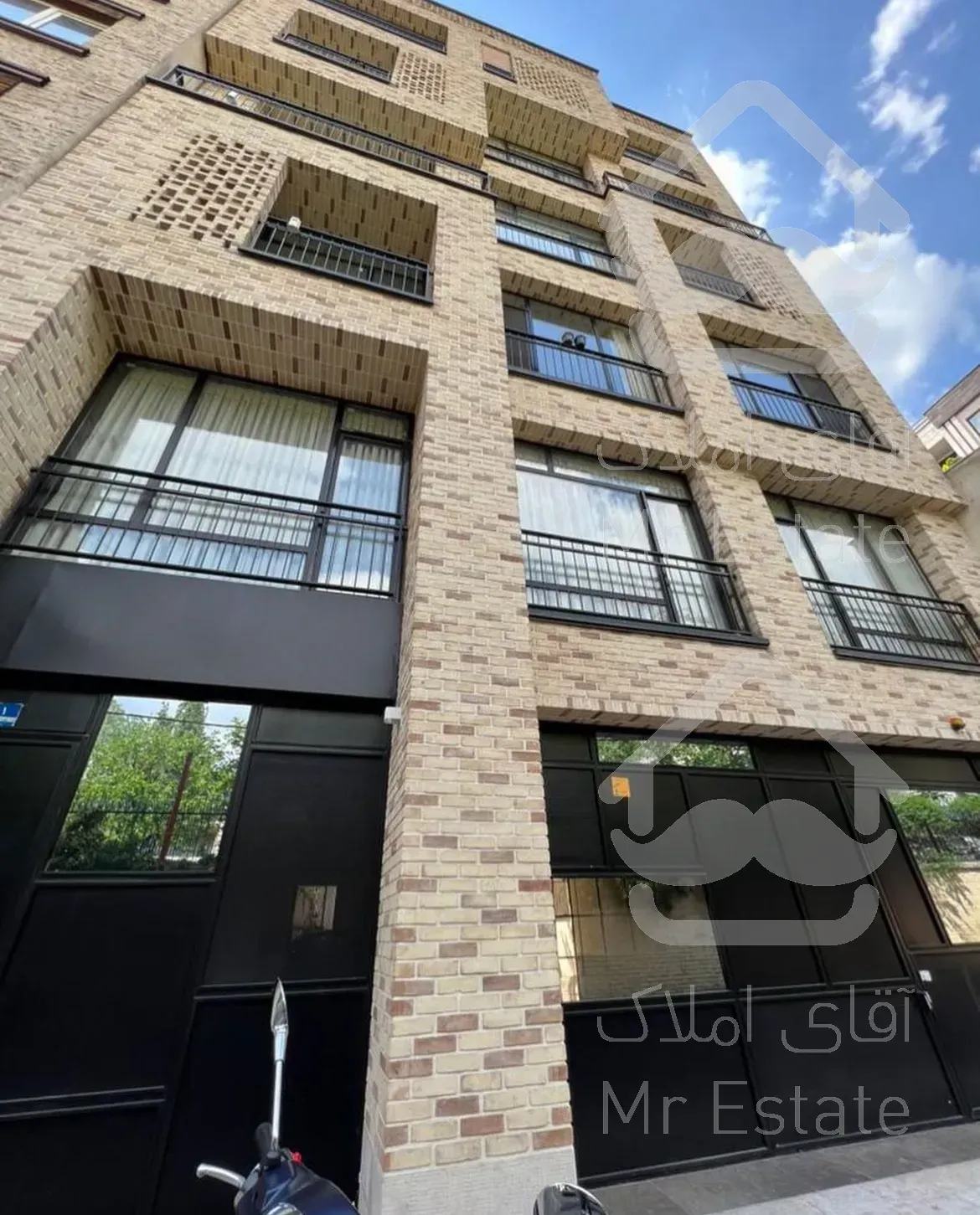 اجاره ۲۳۰ متر تکواحدی مدرن ۲پارکینگ سالن غرق نور