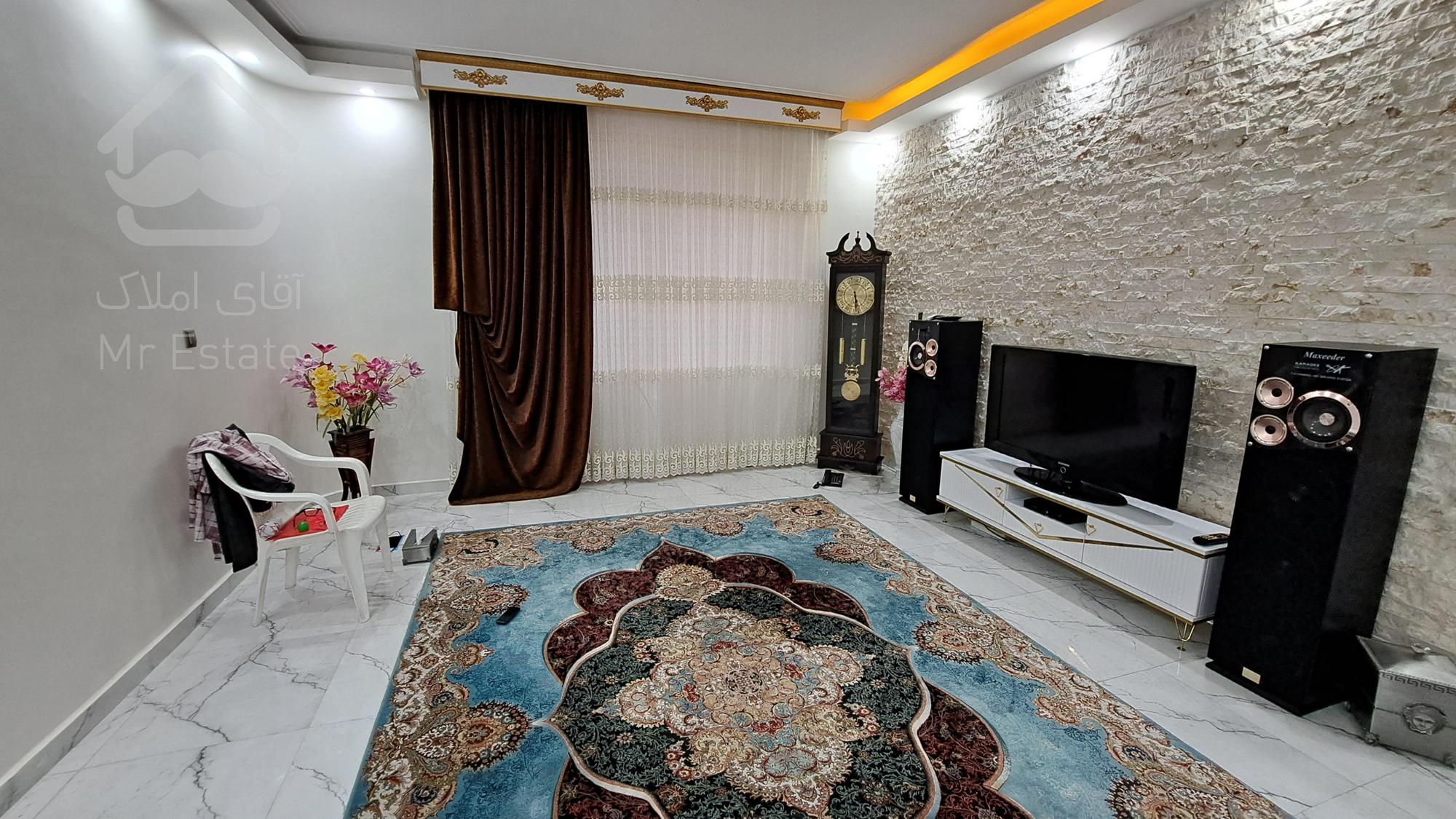 ۸۷ متری دو خواب پارکینگ دار