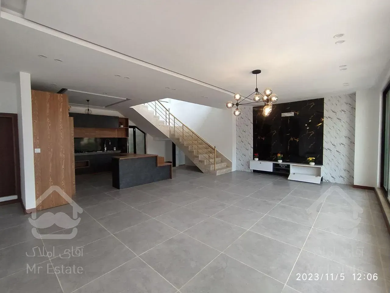 ویلا تریبلکس طراحی ژورنالی با دو روفگاردن ویو ابدی