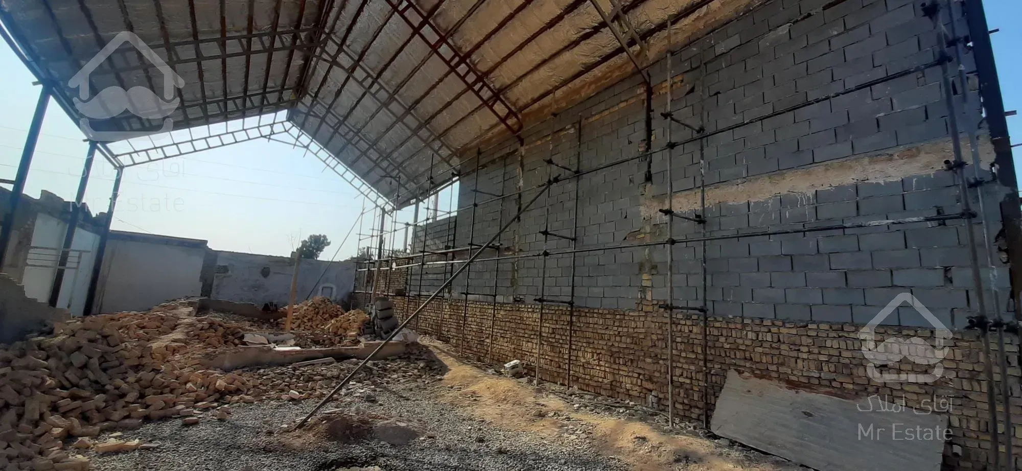 ملکی به مساحت ۸۵۰ متر با امکانات بفروش میرسد