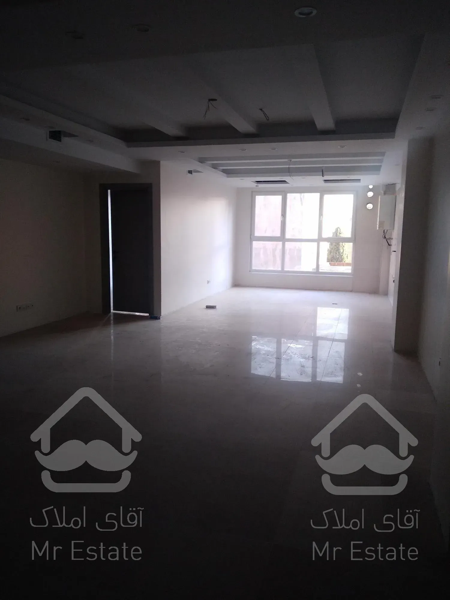 ۹۰ متر سند اداری میدان ونک