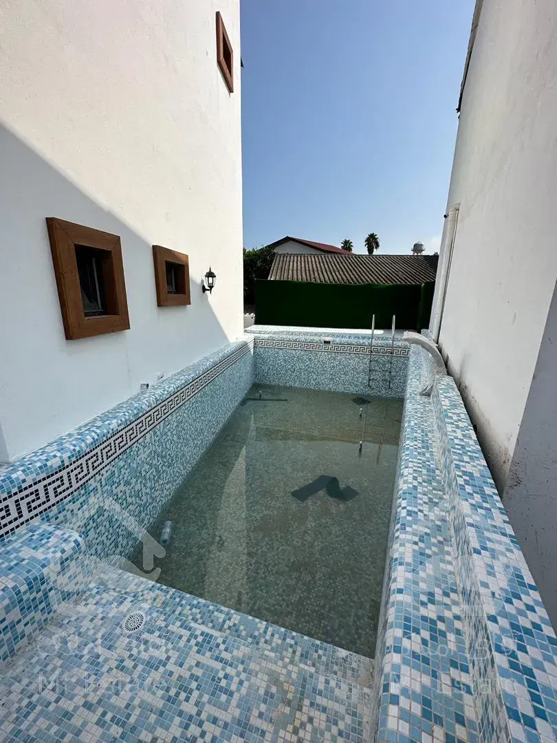 فروش ویلا در نوشهر استخر دار شهرکی سند دار کلید نخورده شیک