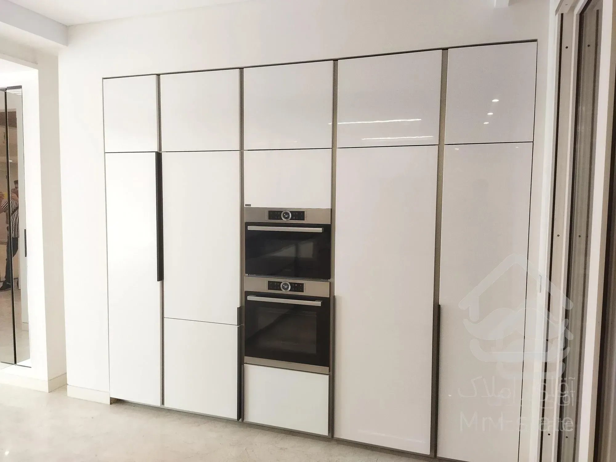 نیاوران ۱۵۰۰ متر مستغلات نوساز/در۵طبقه/۱۶پارکینگ