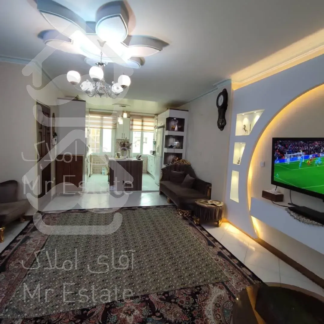 ۷۰ متر/دو خواب/بالا همکف/پارکینگ سندی