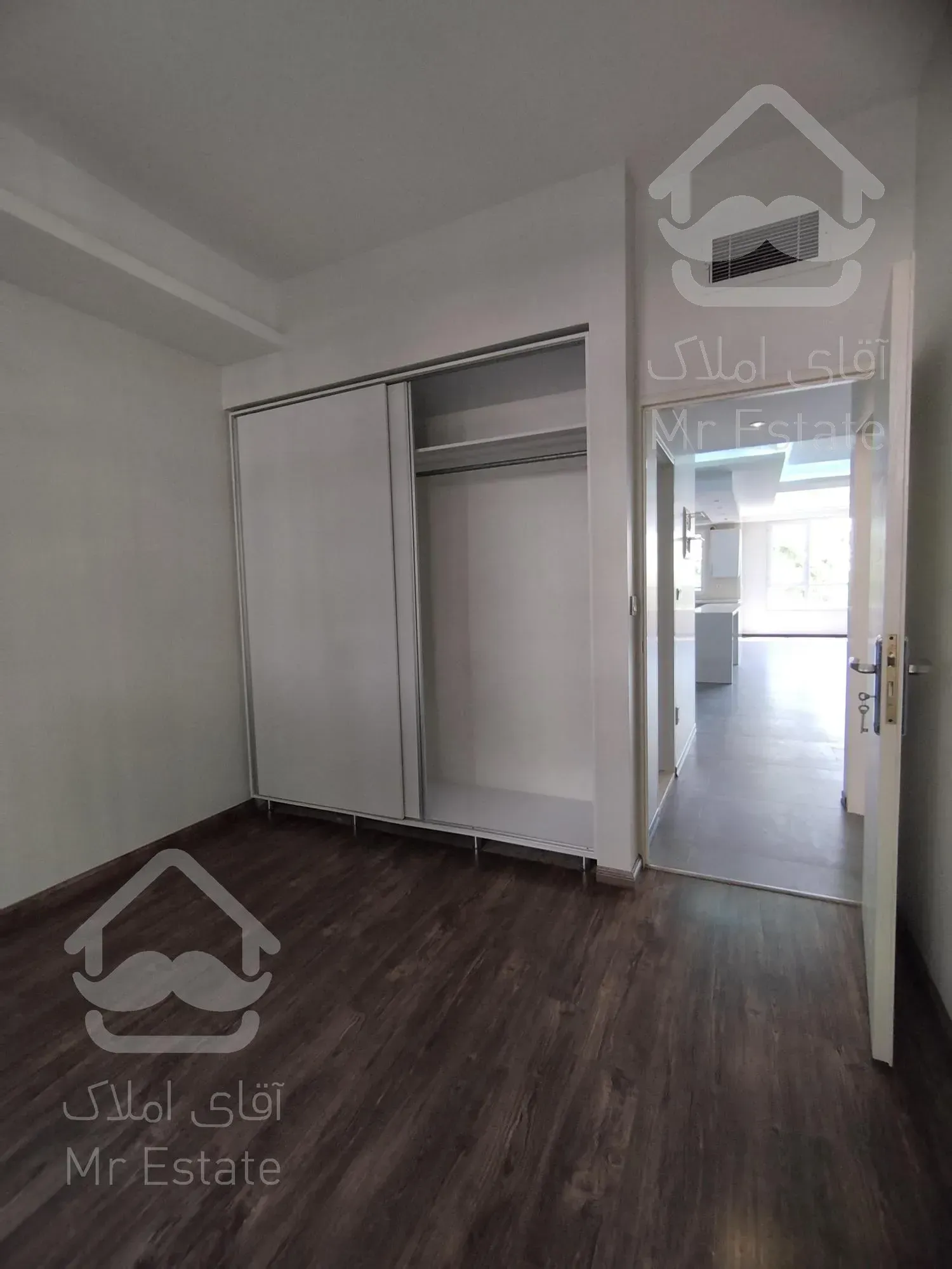 ۳ خواب رو به آفتاب کم واحد استخر فعال