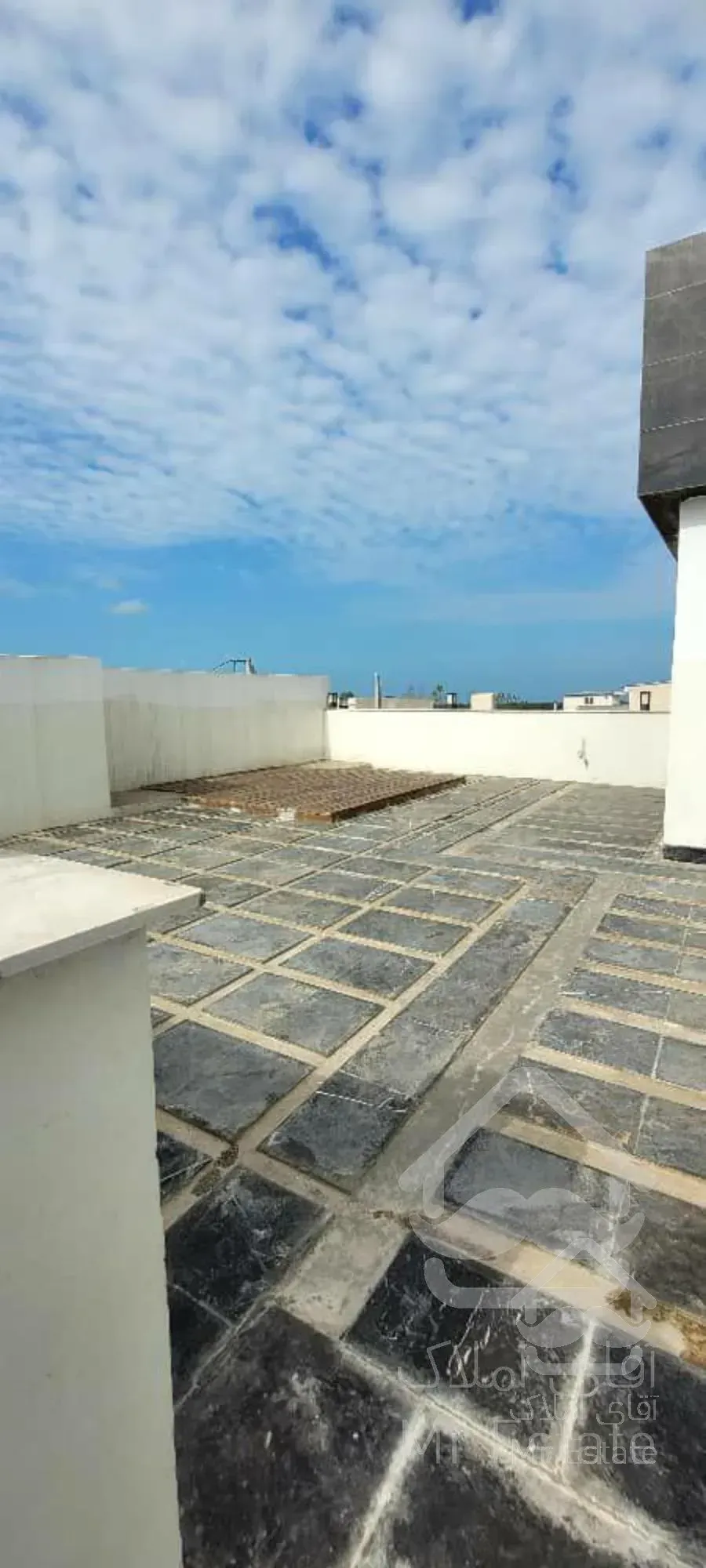 ویلا تریبلکس مدرن استخردار با تمامی امکانات در منطقه ای دنج