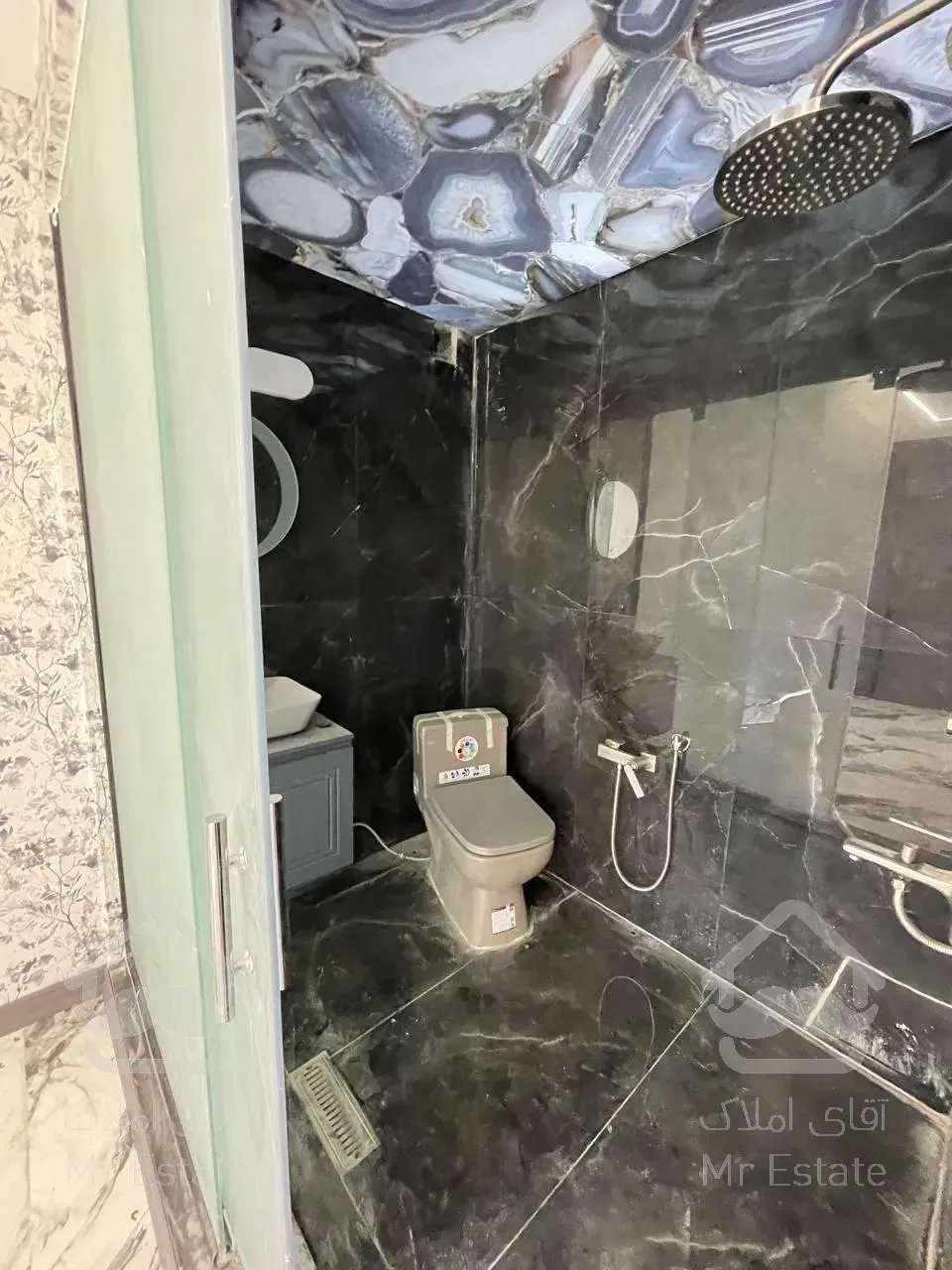 ویلا مدرن با سند 6دانگ%مناسب سکونت دائم