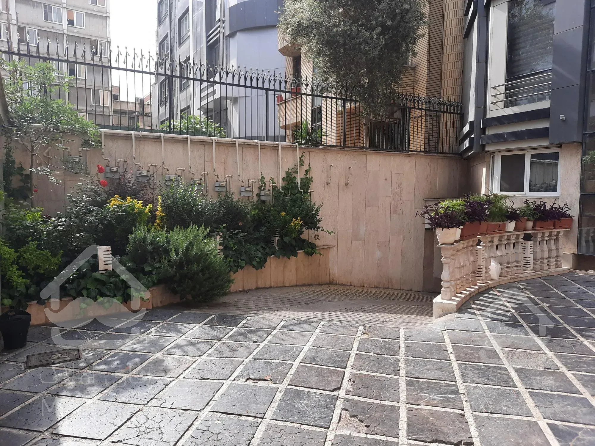 آپارتمان ۸۲ متری با موقعیت کاملا اداری در ایرانشهر