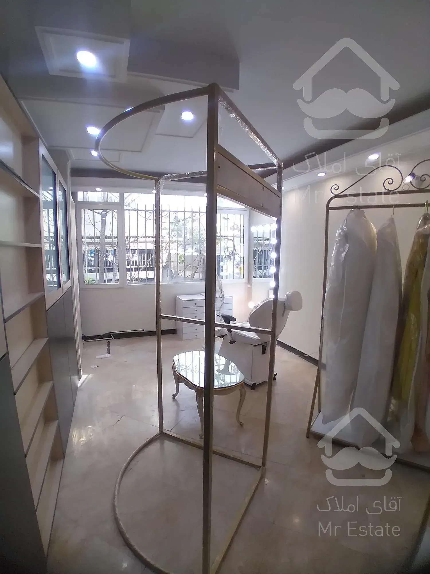 ۱۲۰ متر جردن. موقعیت اداری