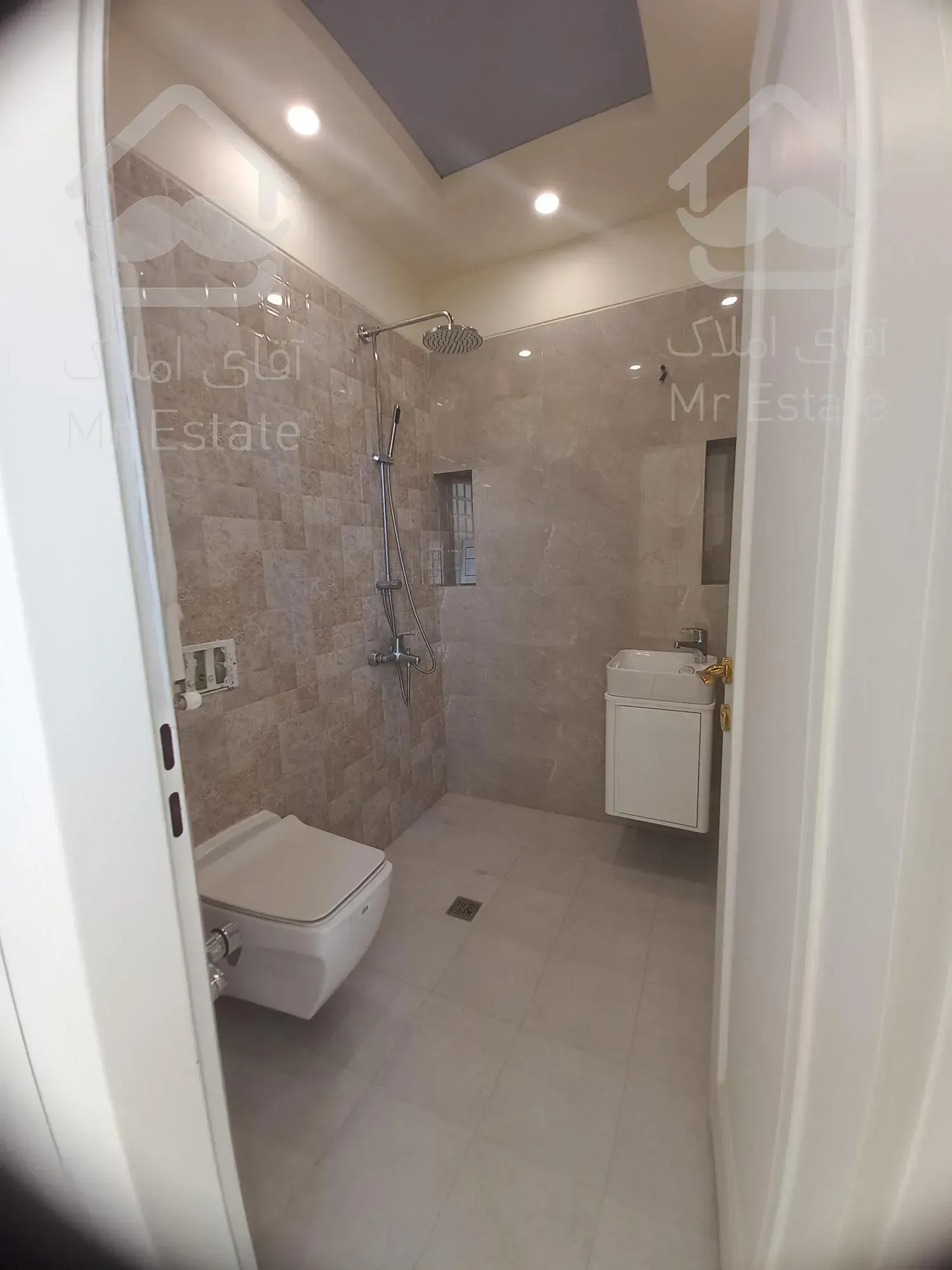 نوساز مدرن. ۱۴۴ متر. زرگنده