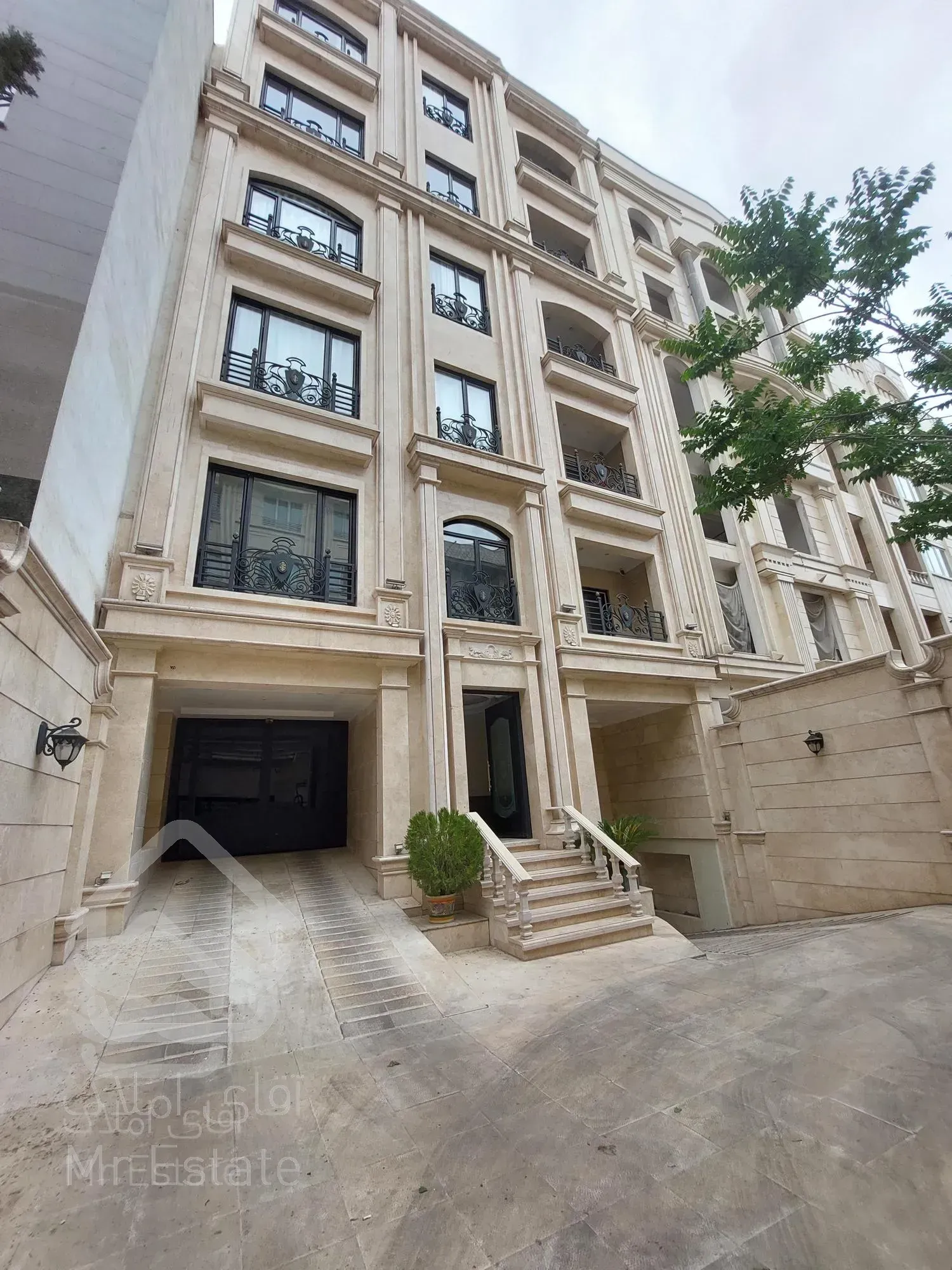 ۲۲۰متر  تکواحدی  بی‌همتا بلوار فردوس