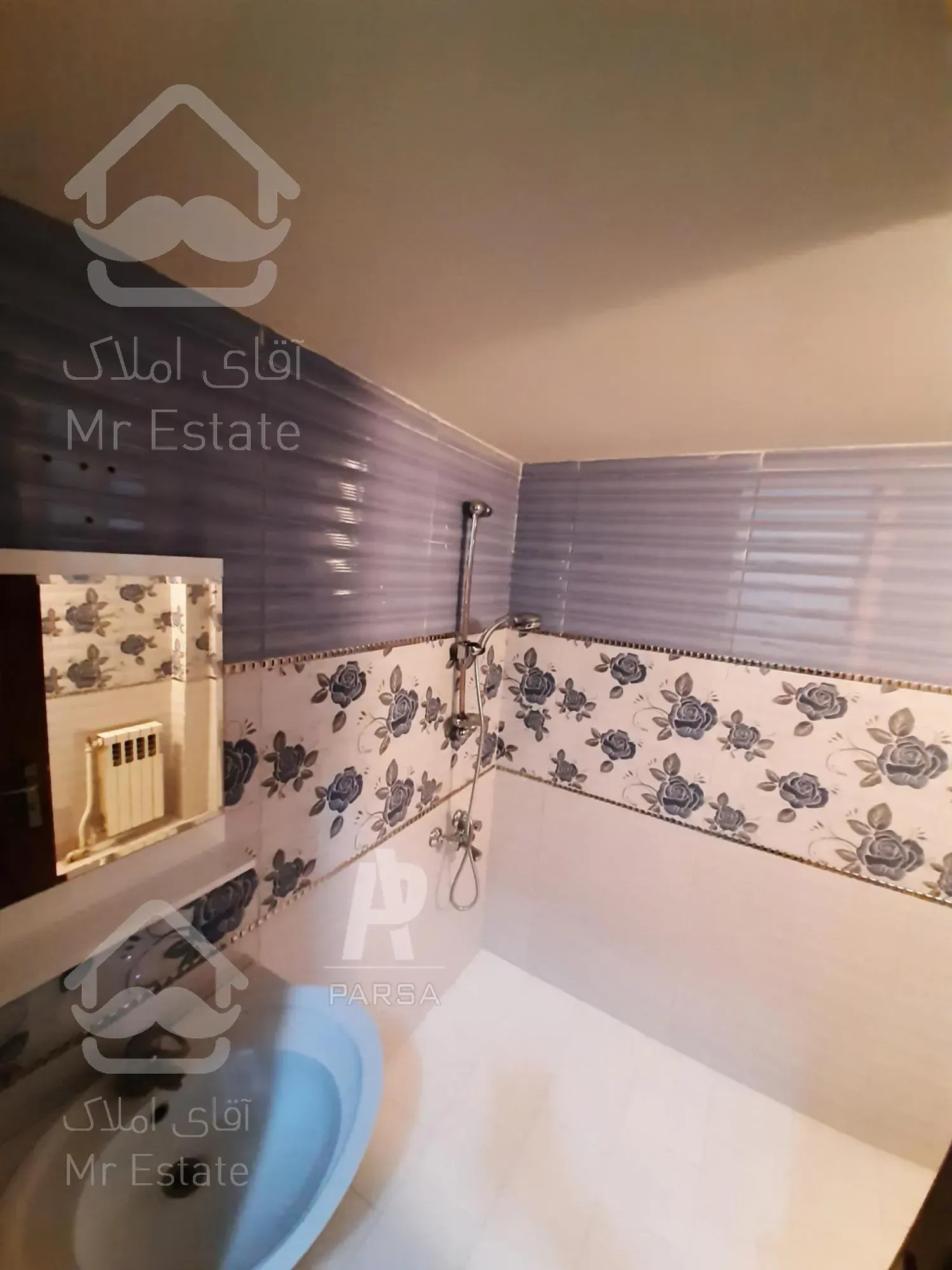 ۳۴۰متر ۳خواب کینگ* ۲پارکینگ* تاپ لوکیشن توانیر دوستان