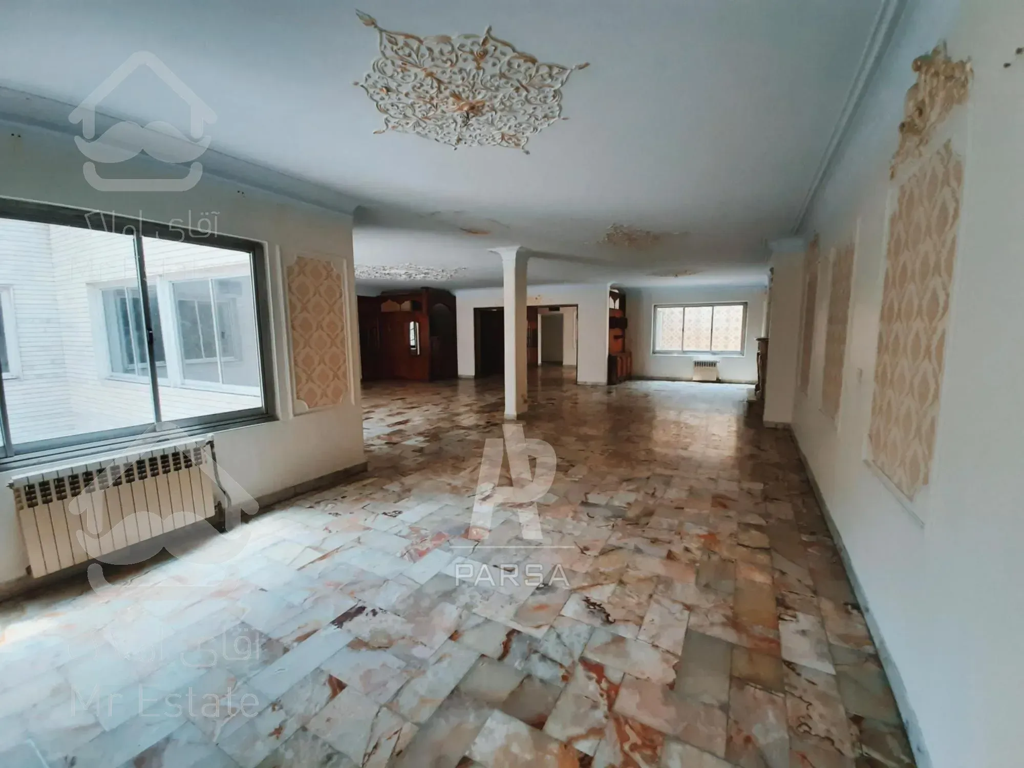 ۳۴۰متر ۳خواب کینگ* ۲پارکینگ* تاپ لوکیشن توانیر دوستان