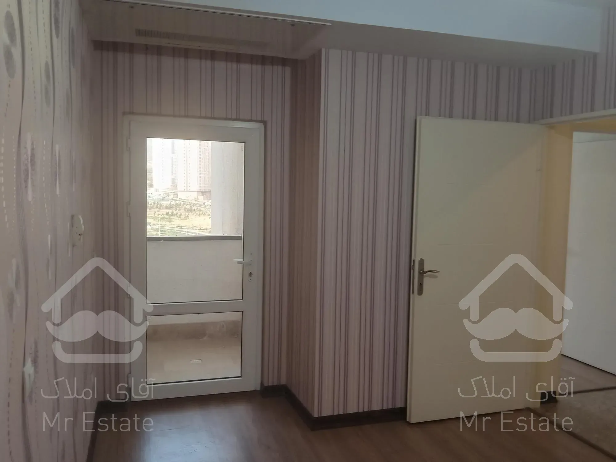 ۱۱۰ متر /۲خوابه/ برج مجلل آسمان/ دریاچه