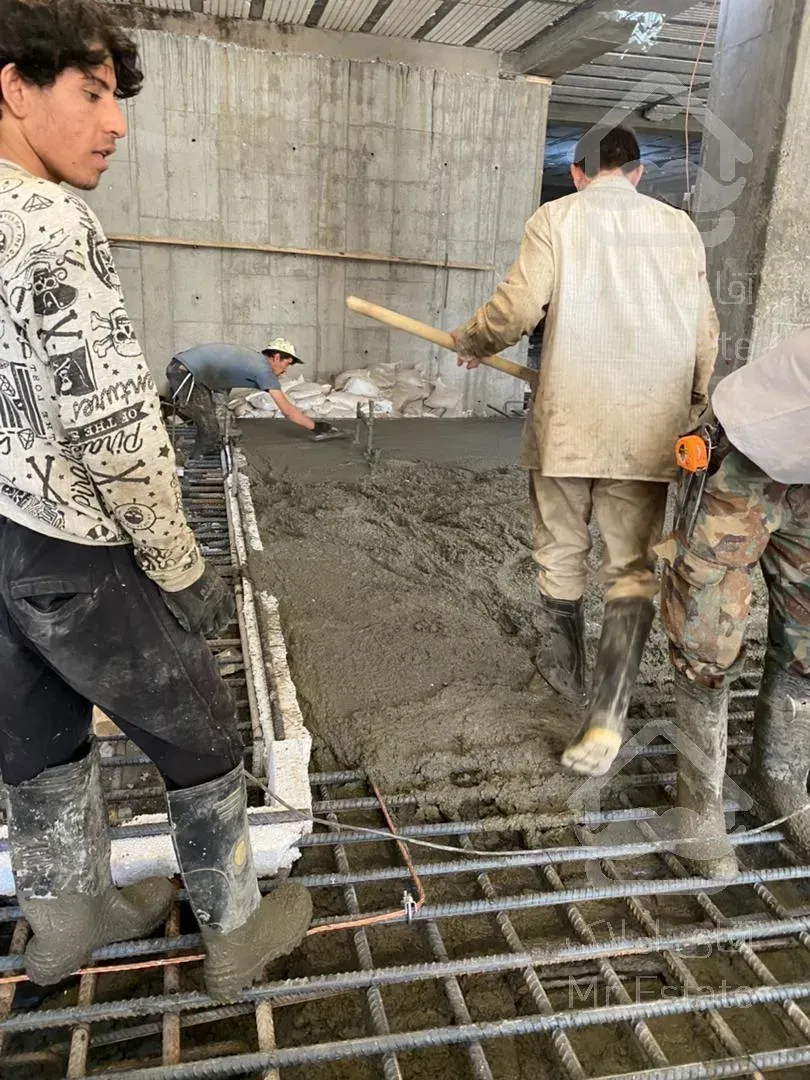 اردستانی/۱۰۰متر/تهاتر با طلا و خودرو/تحویل ۴۰۴/روف گاردن/سند تک برگ