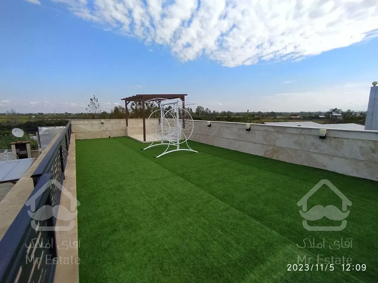 ویلا تریبلکس طراحی ژورنالی با دو روفگاردن ویو ابدی