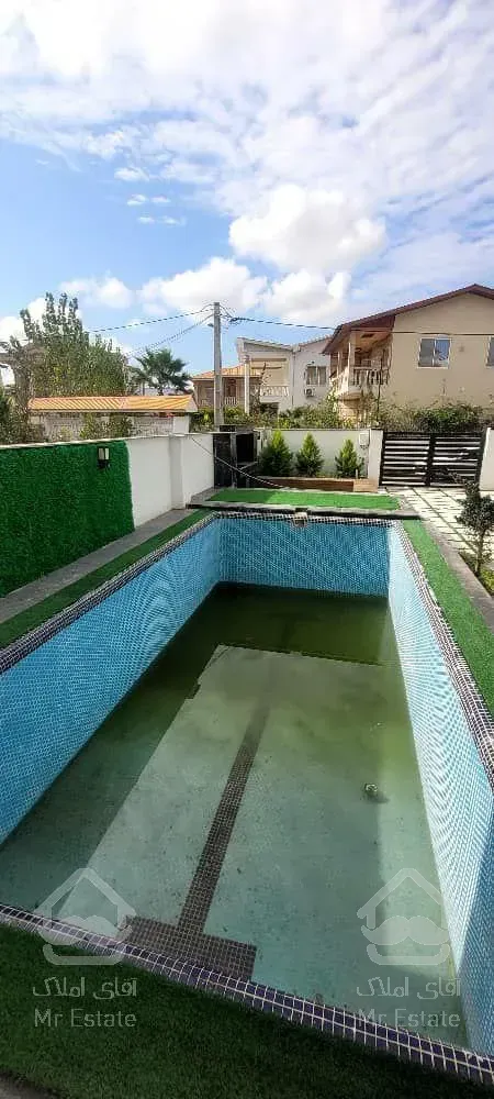 ویلا تریبلکس مدرن استخردار با تمامی امکانات در منطقه ای دنج