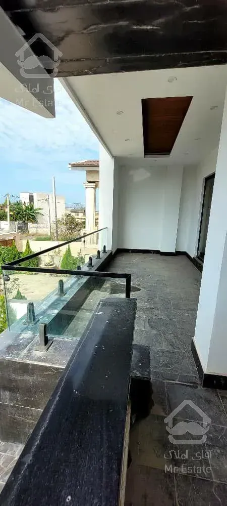 ویلا تریبلکس مدرن استخردار با تمامی امکانات در منطقه ای دنج