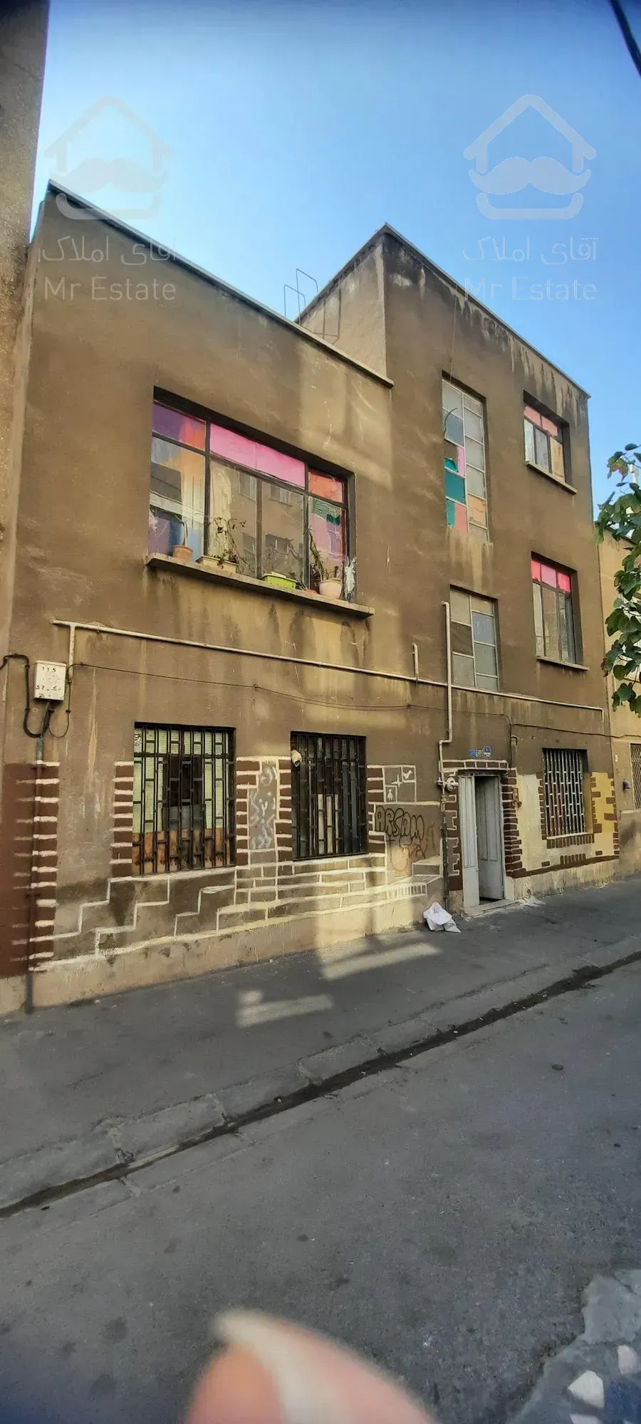 فروش کلنگی 85 متر ، بر 10 / معلم