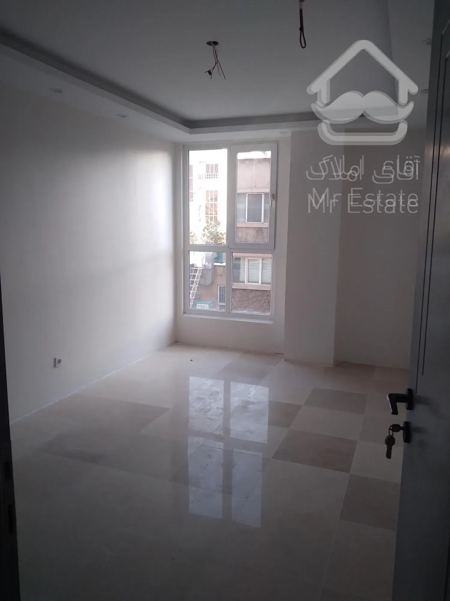 ۹۰ متر سند اداری میدان ونک