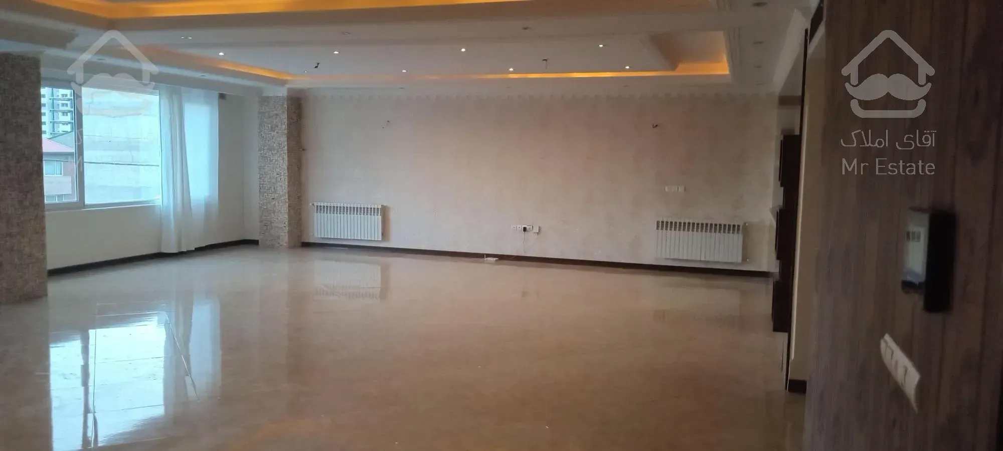 ۲۴۰ متر /۳ خوابه/فوق مدرن/ دریاچه چیتگر