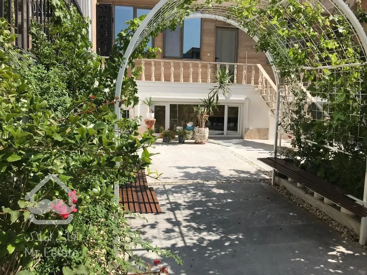 اجاره واحد اداری ۱۶۵ متری ۴ خواب