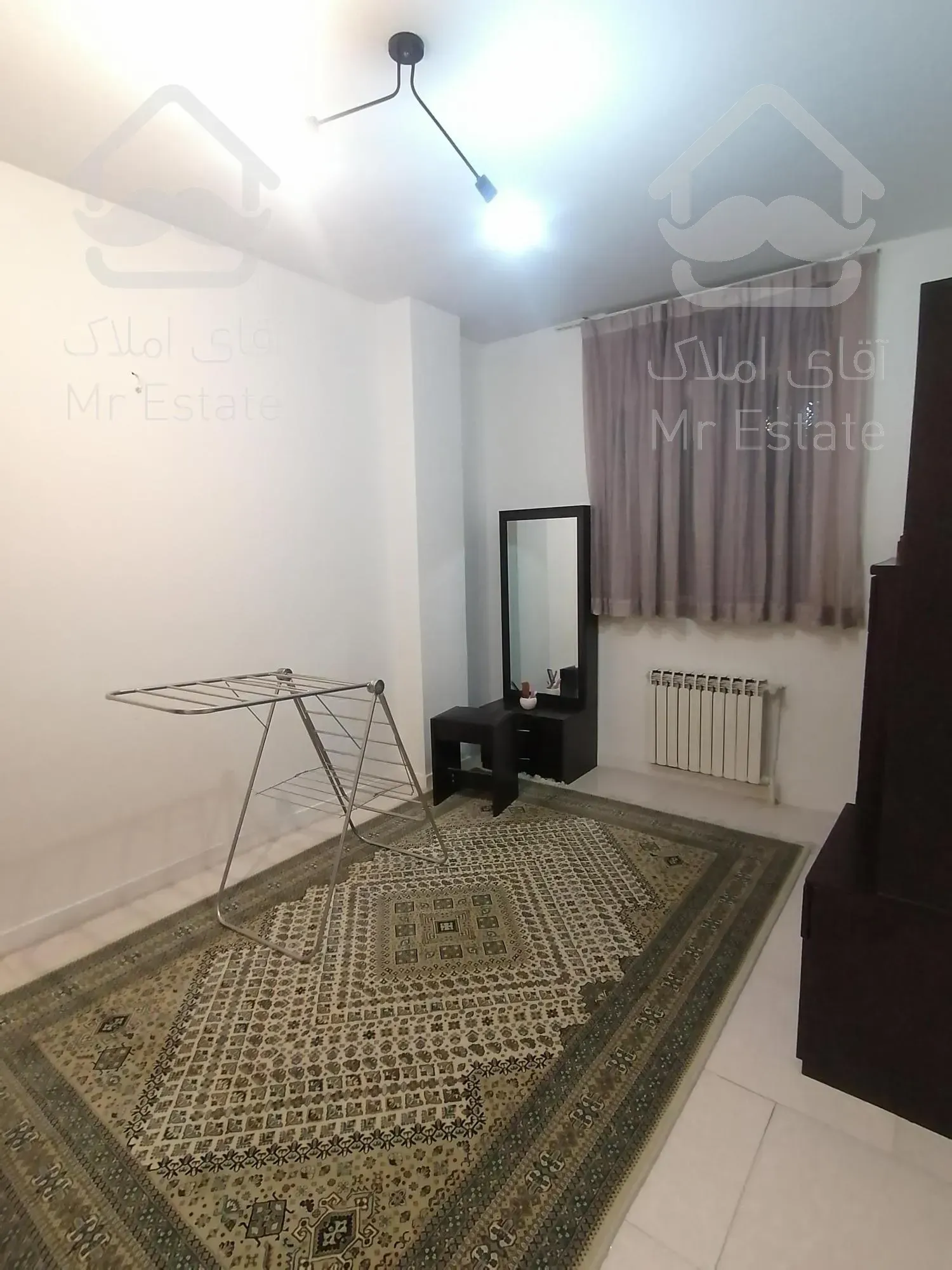 77 متر، دو خواب، سازمان برنامه