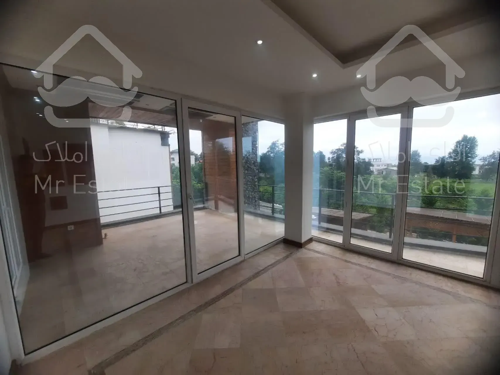 فروش ویلا در رویان استخر دار شهرکی سند دار کلید نخورده شیک