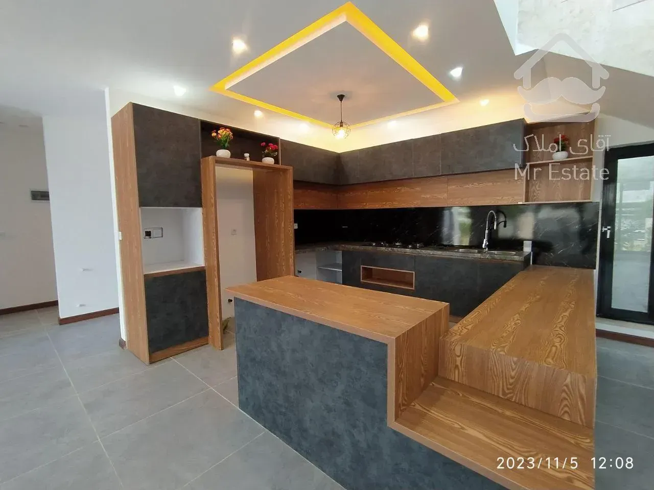 ویلا تریبلکس طراحی ژورنالی با دو روفگاردن ویو ابدی