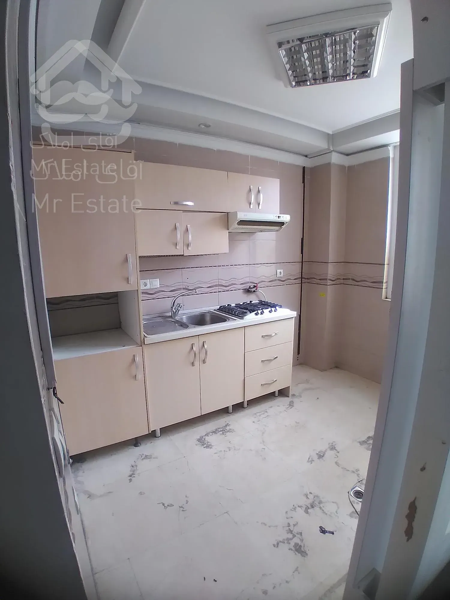 ۱۱۰ متر موقعیت اداری میدان ونک