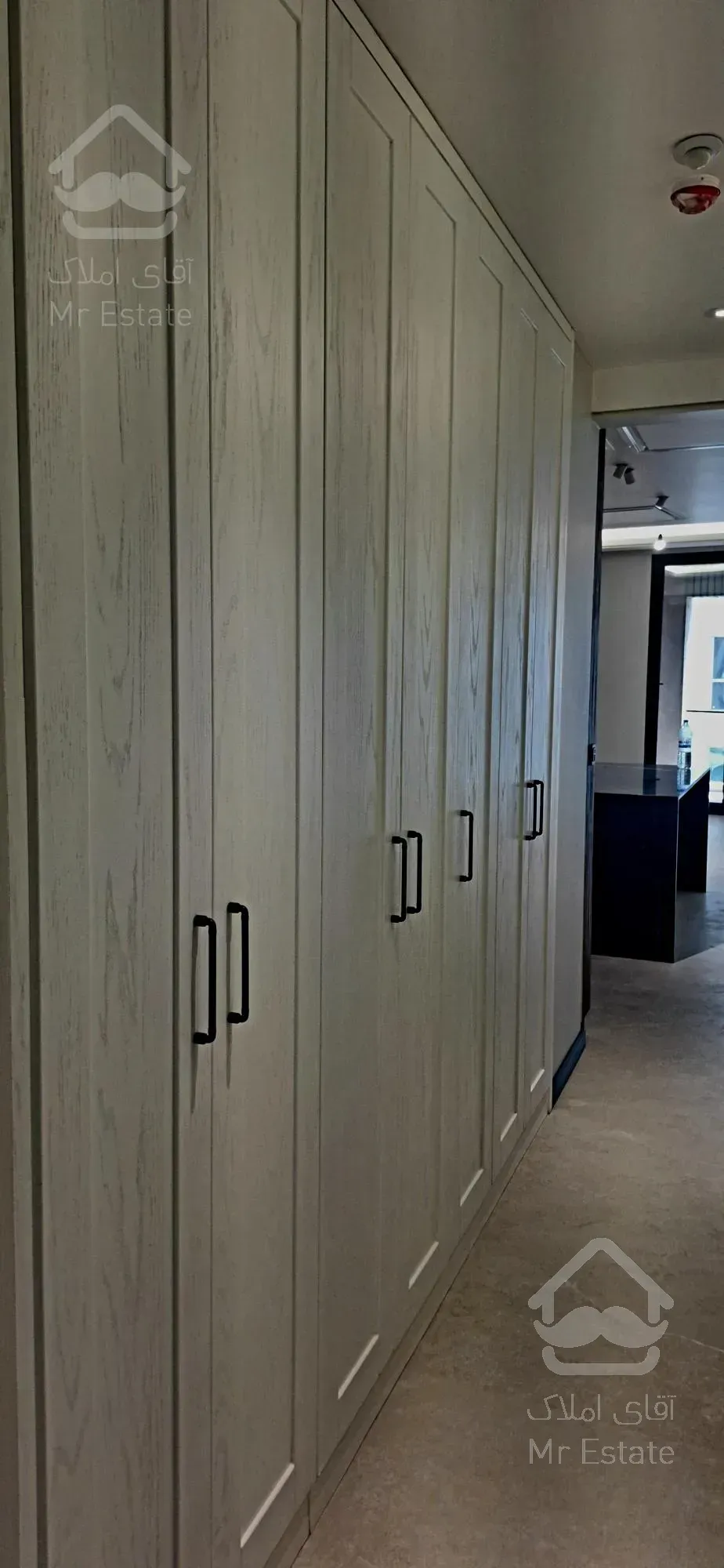 ۱۸۰متر نوساز مدرن کامرانیه فول مشاعات ۲پارکینگ