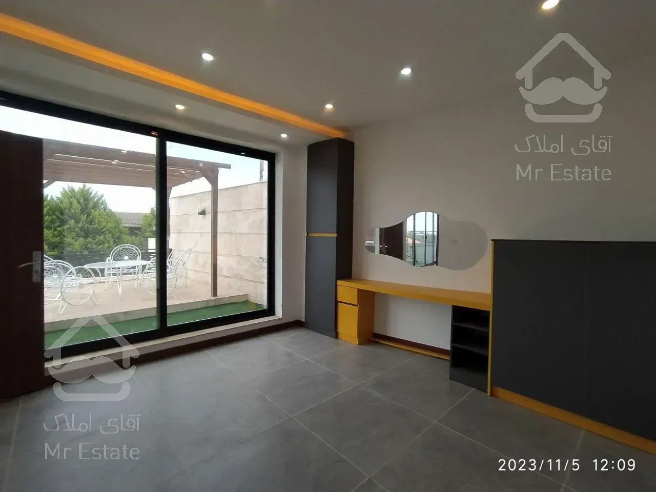 ویلا تریبلکس طراحی ژورنالی با دو روفگاردن ویو ابدی