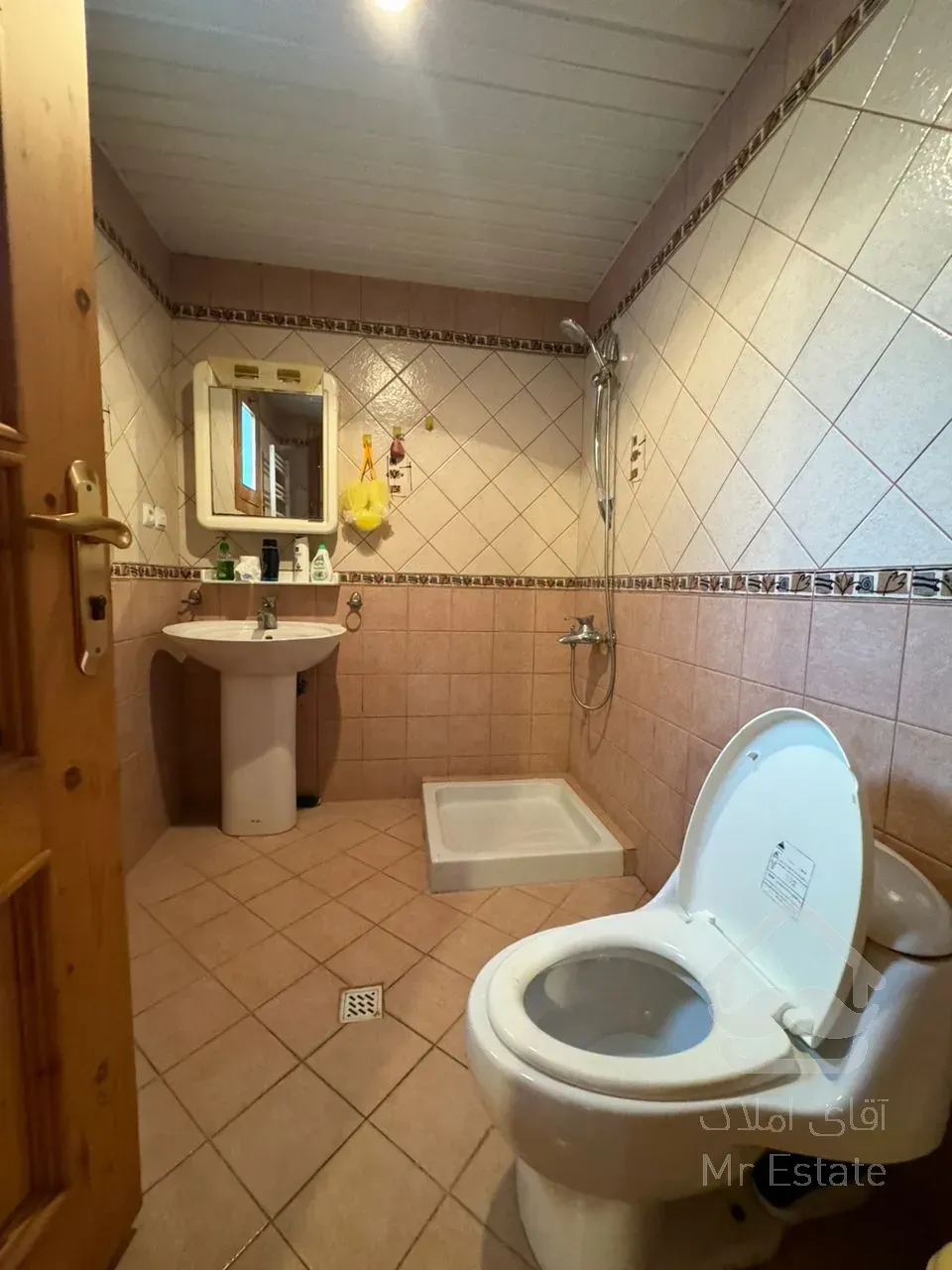 رهن و اجاره ویلا شهرک برند منطقه ۹۰۰متری وازیوار لوکس