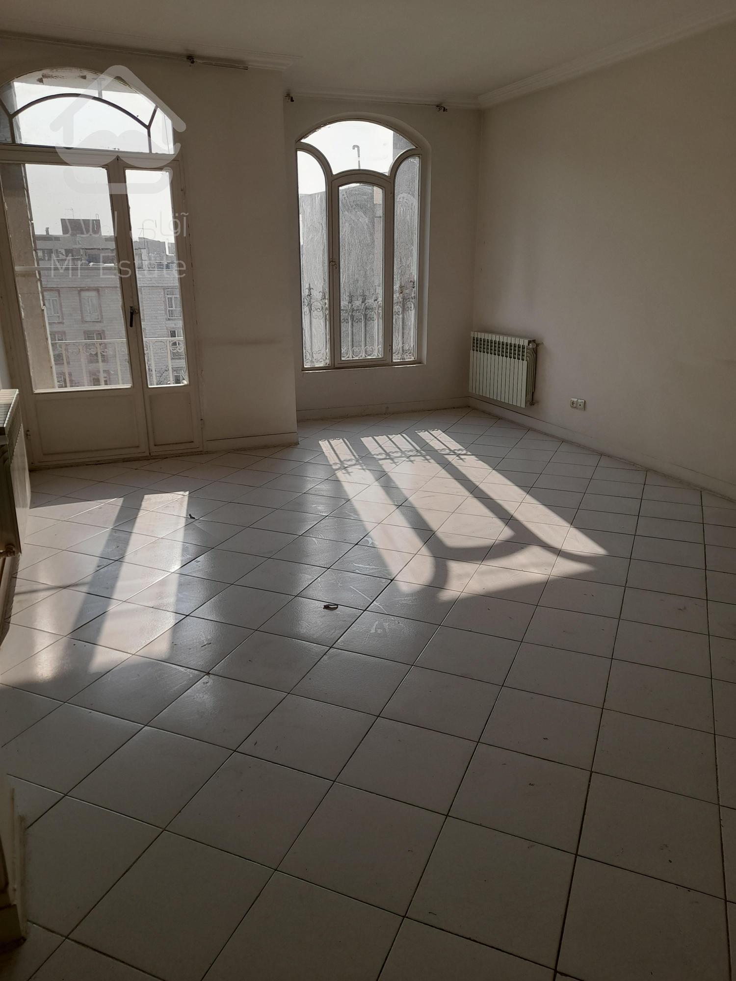 فروش آپارتمان ۷۱ متری در شهران فلکه دوم خوش نقشه و دو خواب غرق در نور