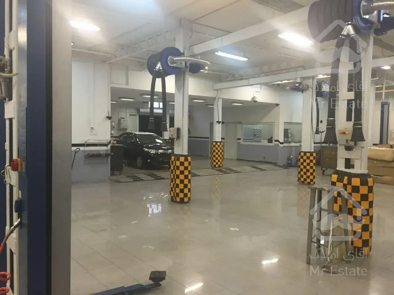 مستغلات ۲۴۰۰ متر / تجاری ، اداری / بر ایرانشهر