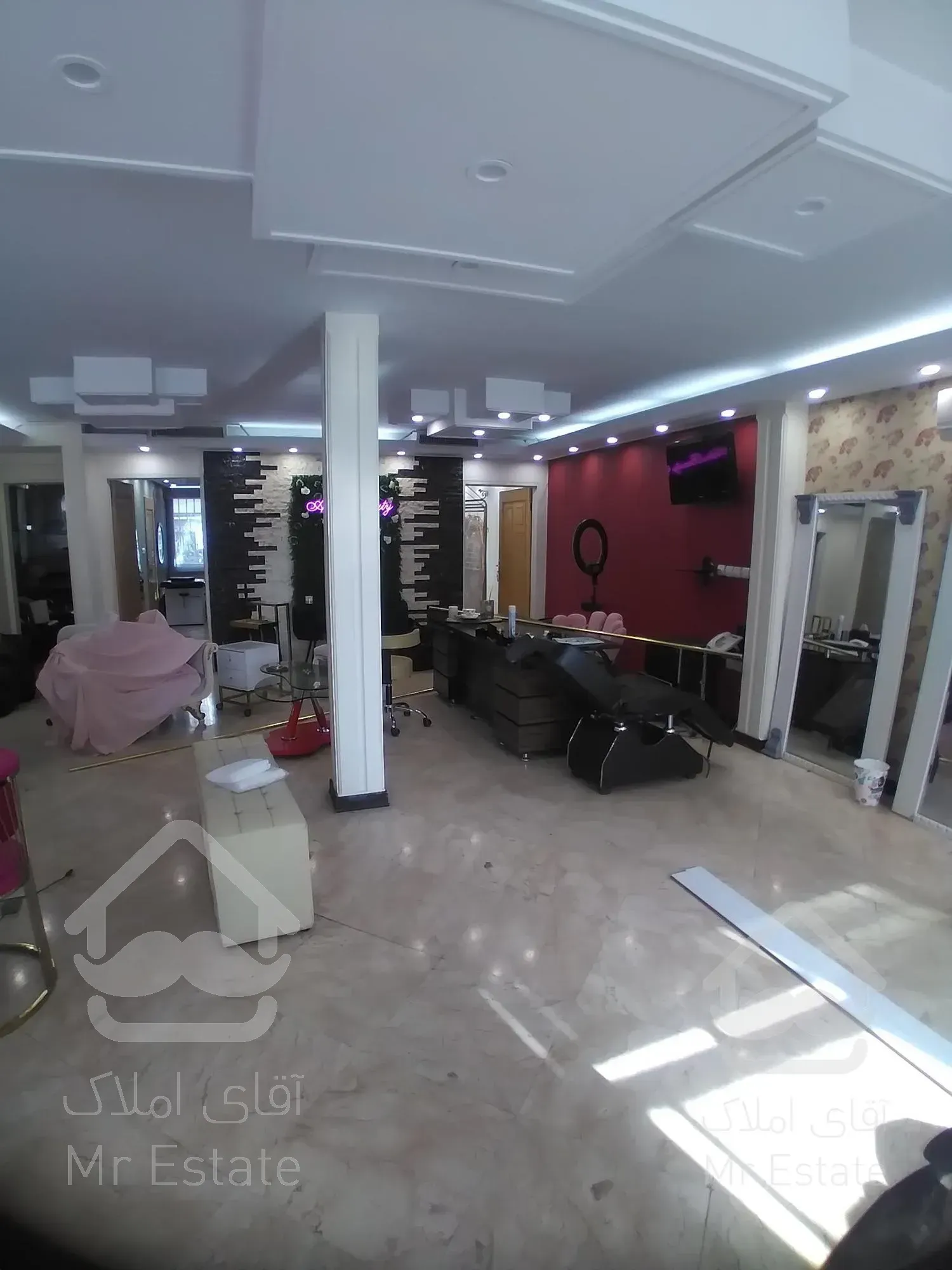 ۱۲۰ متر جردن. موقعیت اداری