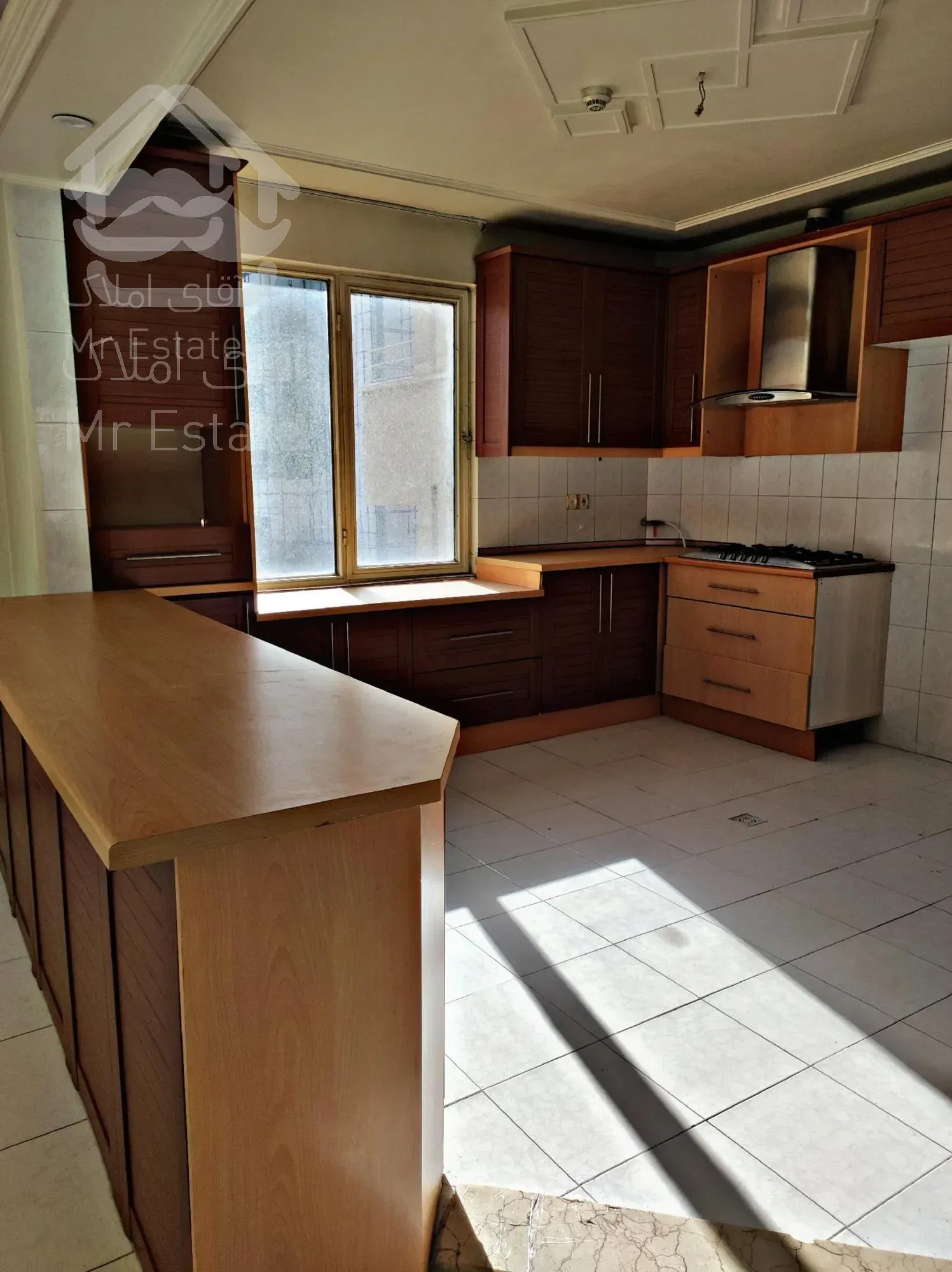 رهن و اجاره آپارتمان 150 متری در چیتگر با ویو دریاچه