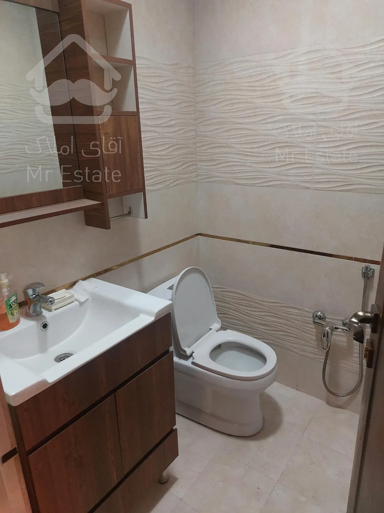 ۲۱۵ متر ۳ خواب ۳ پارکینگ تک واحدی پاسداران هروی