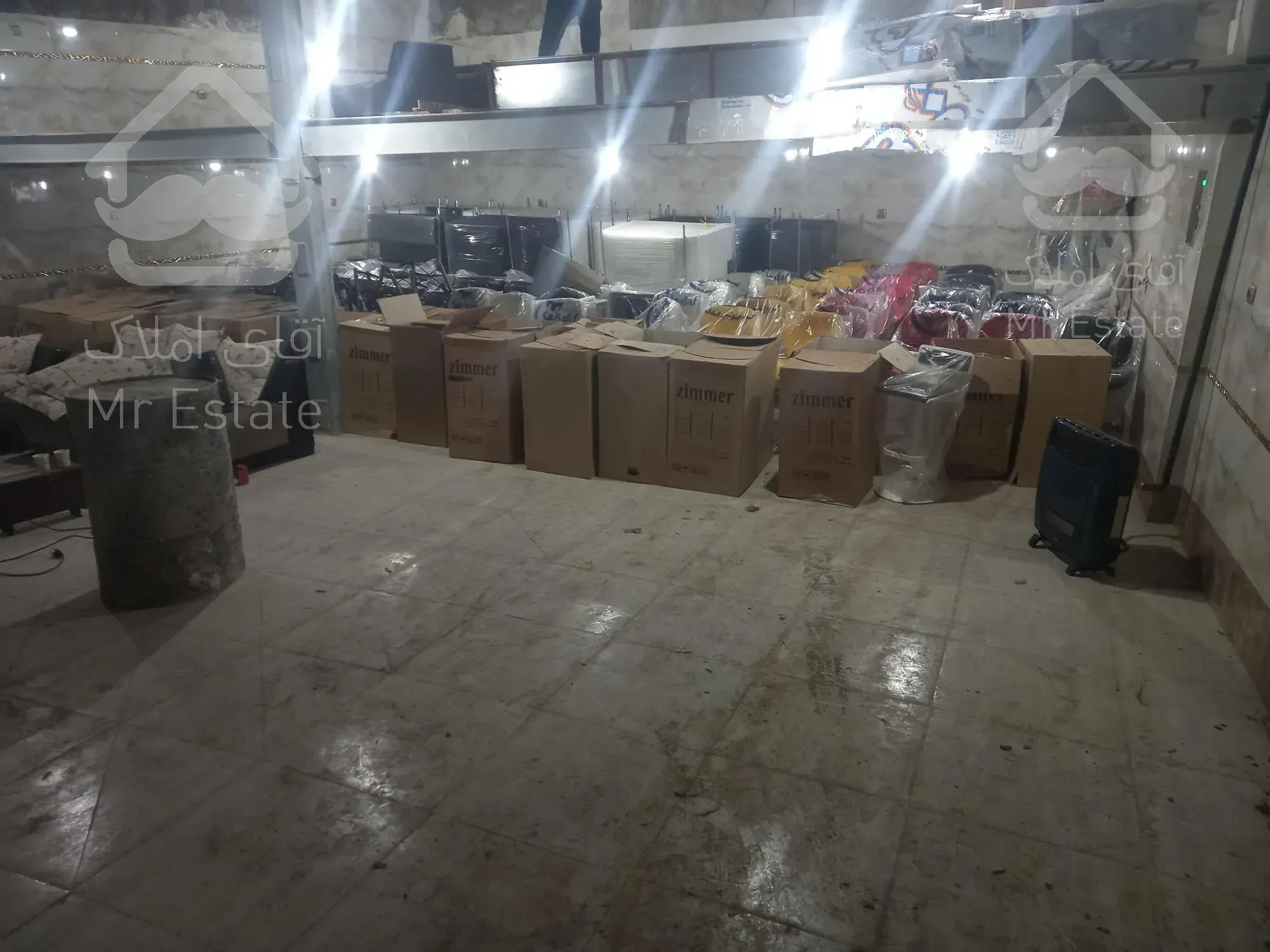 فروش  فوری یک ویلای لوکس 600متریسنددار چهار طبقه  در 600متر  دارای سه با مغازه تجاری