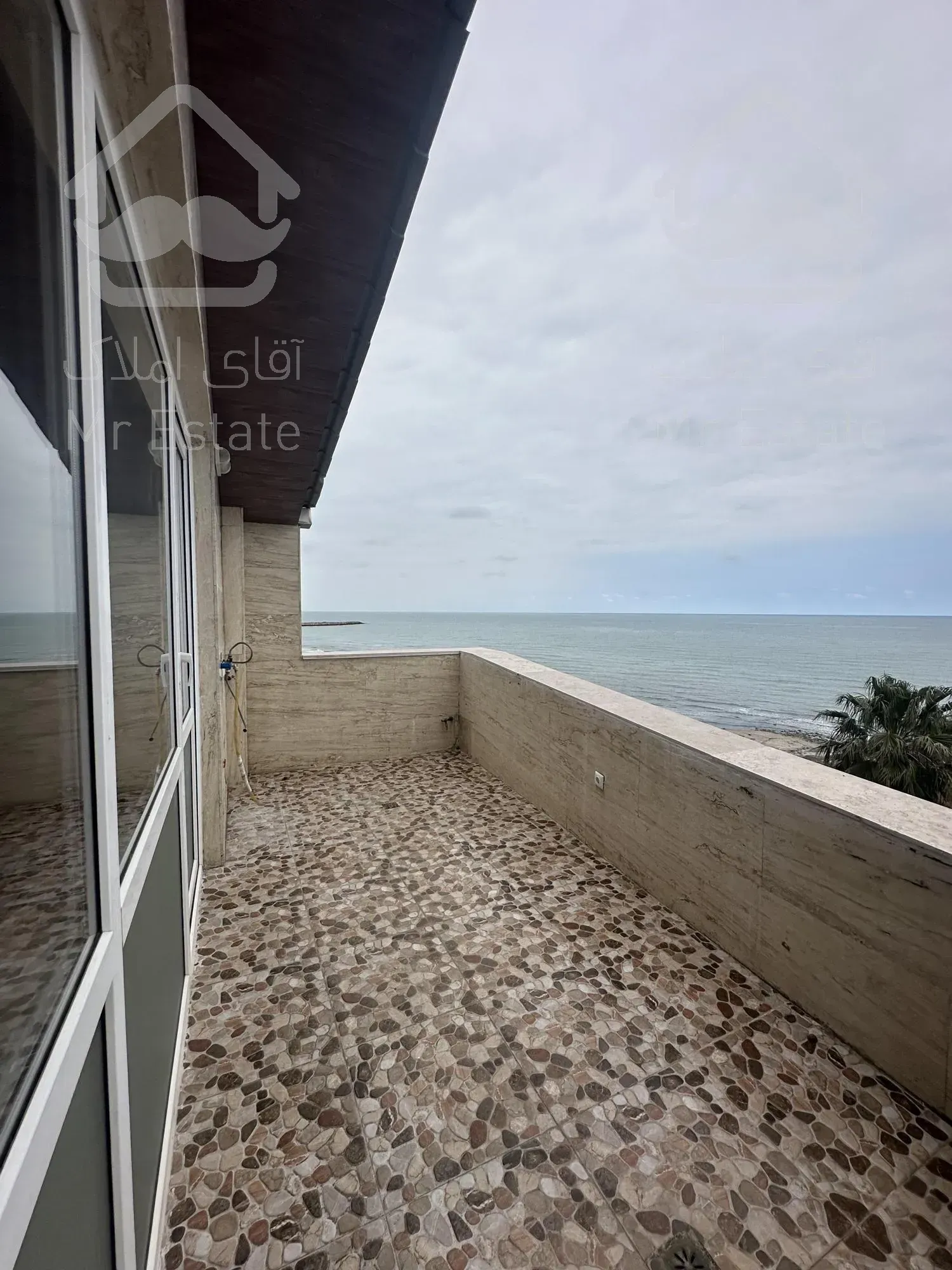 آپارتمان ساحلی طبقه هشتم در رامسر
