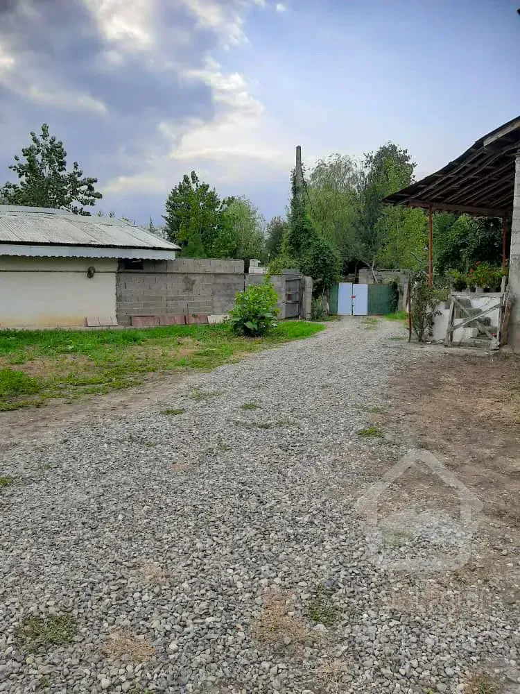 فروش خانه کلنگی به همراه زمین با متراژ بالا