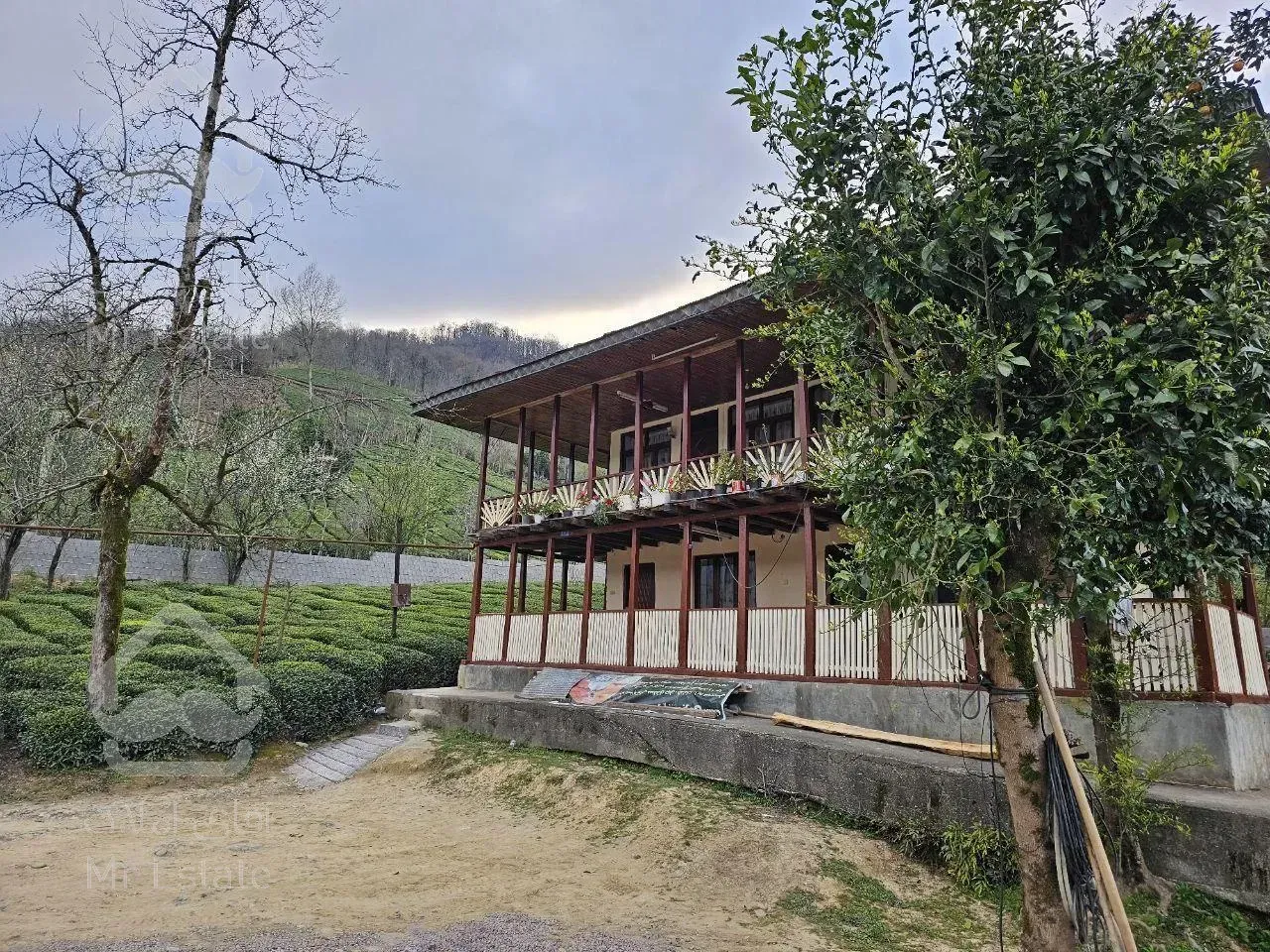 خانه و محوطه ۱۱۰۰m قلعه رودخان