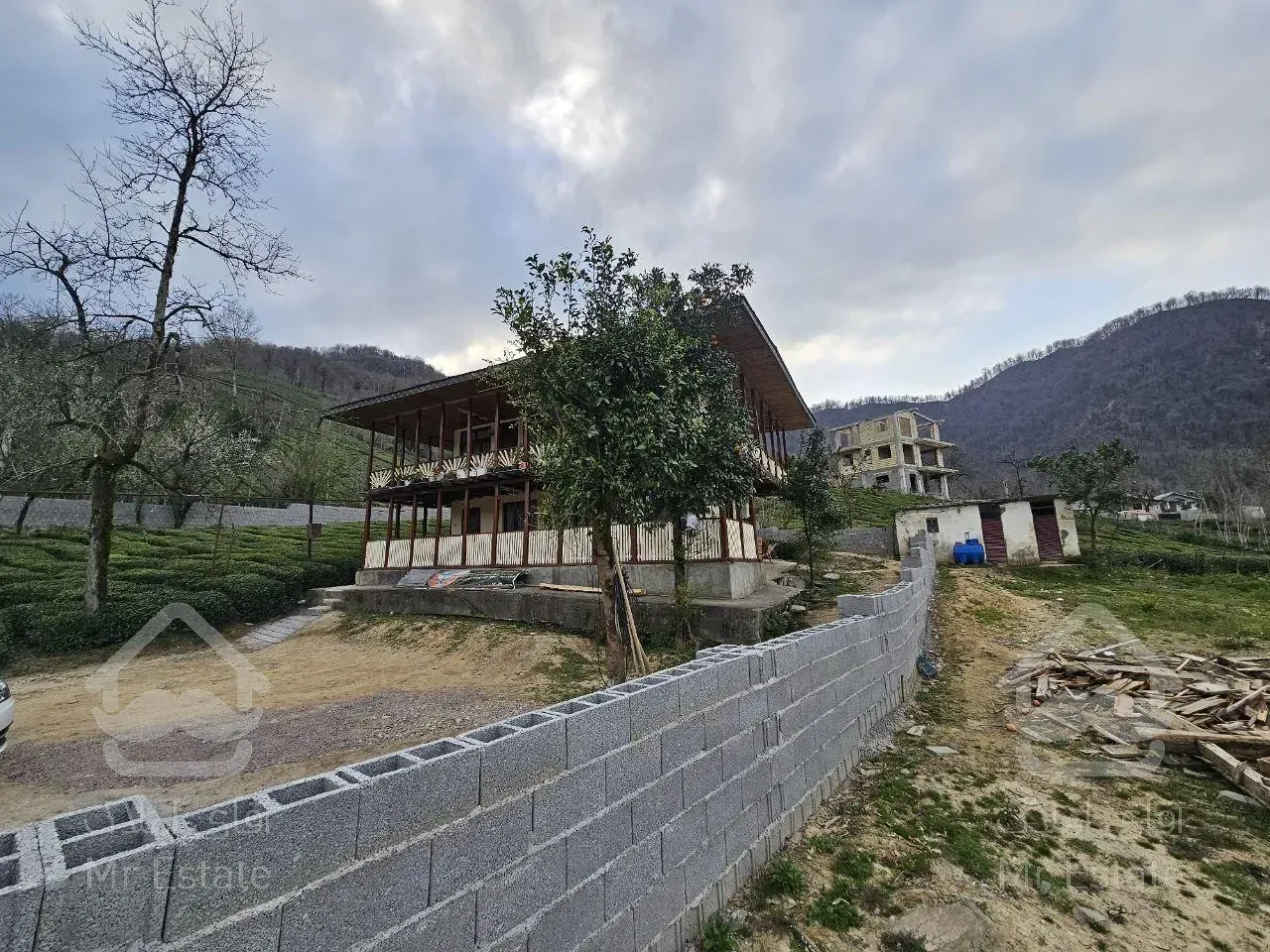 خانه و محوطه ۱۱۰۰m قلعه رودخان