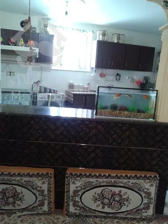 خانه ویلایی داخل بافت با آب. برق.گاز. ۲۷۰متری. سند تک برگ. با مستاجر.