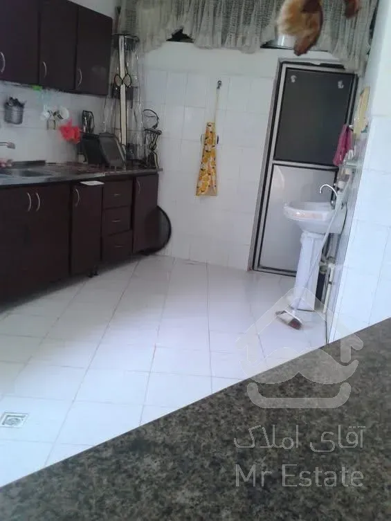 خانه ویلایی داخل بافت با آب. برق.گاز. ۲۷۰متری. سند تک برگ. با مستاجر.