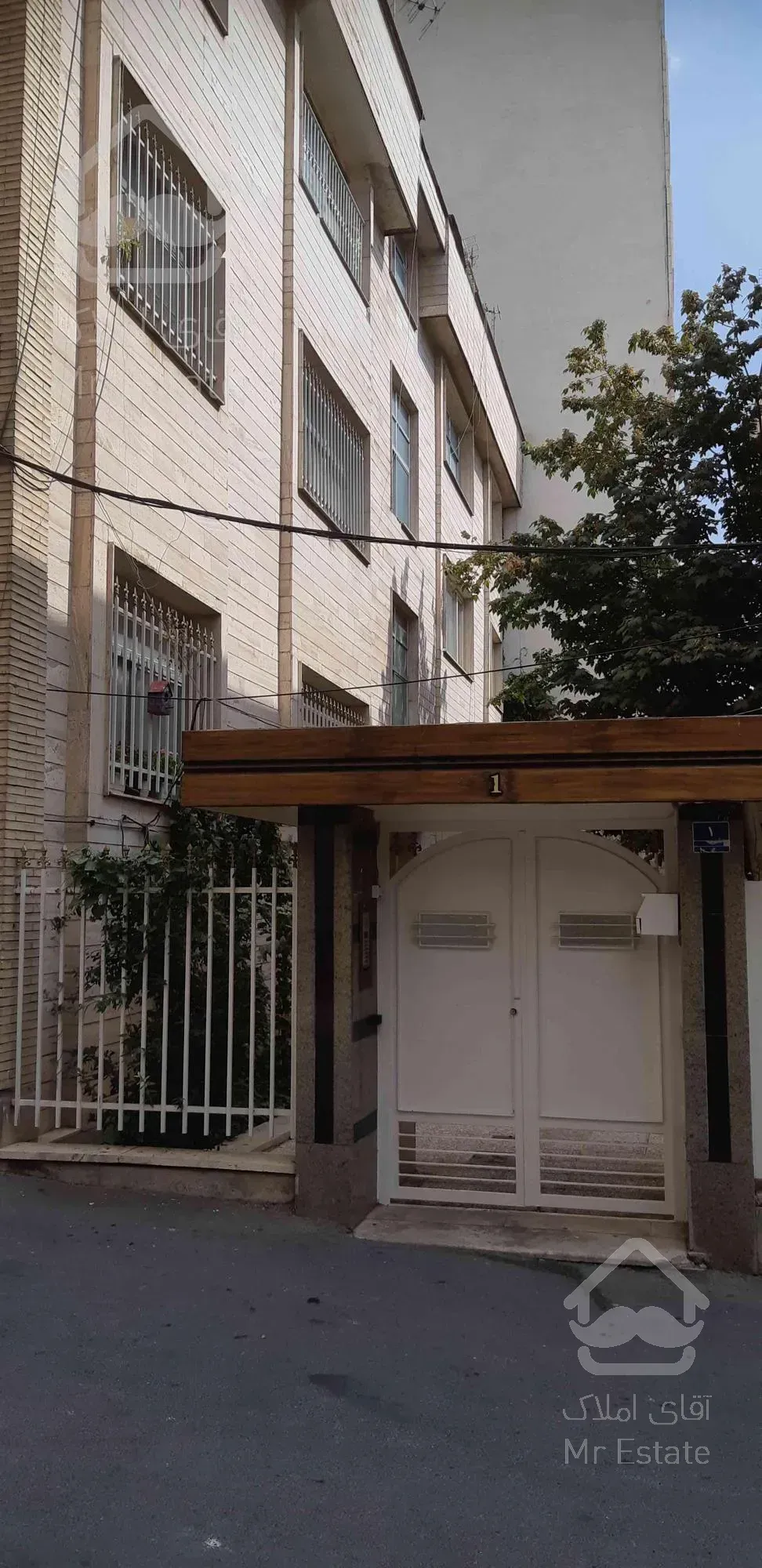 ساختمان  آجودانیه ۵واحد۱۳۸ متری